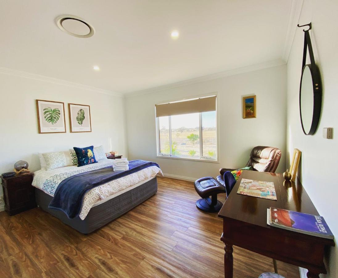 The Mains Guest House 2 Bedroom Farm Stay Corrigin エクステリア 写真